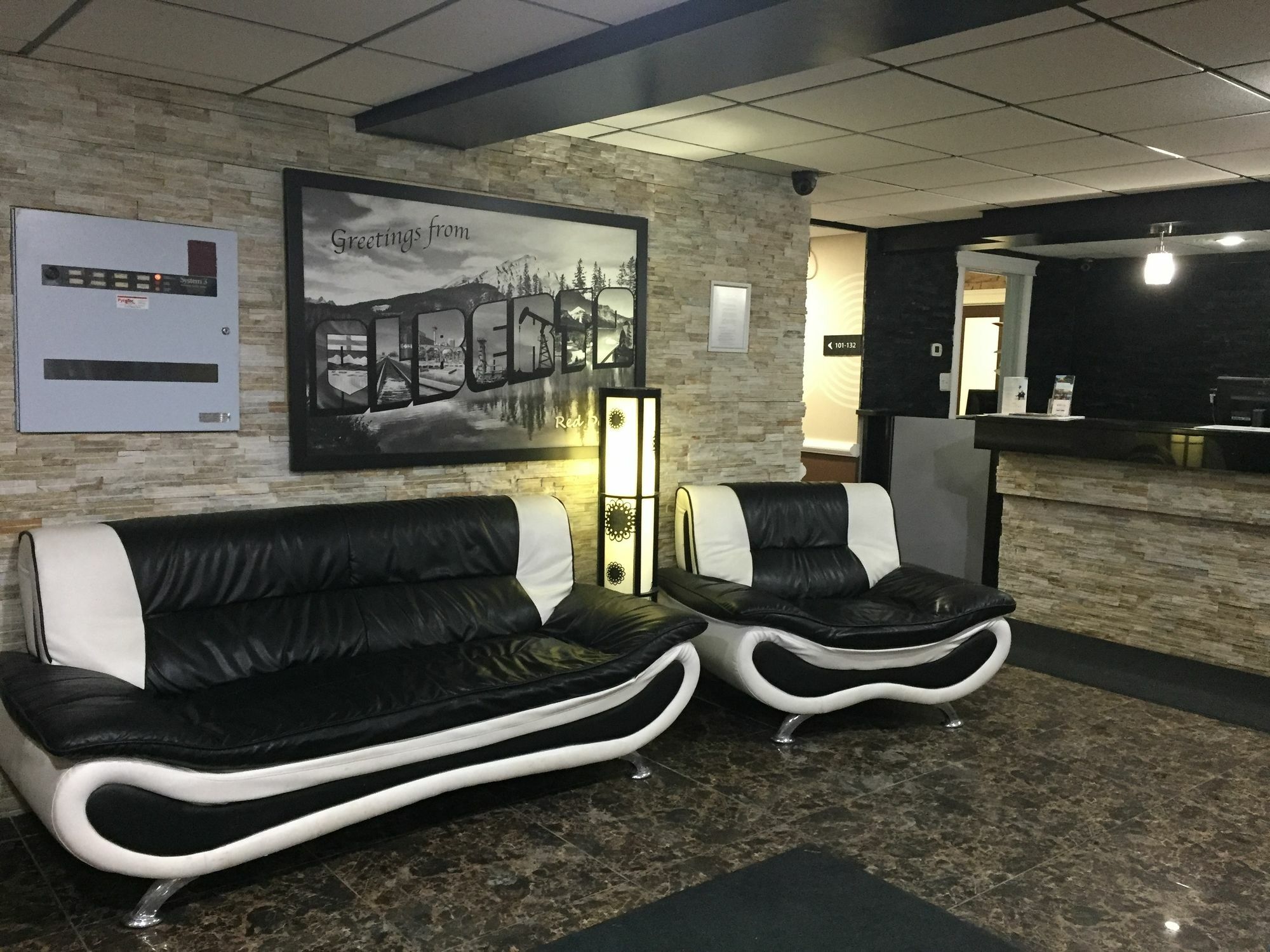 ซูเปอร์ 8 บาย วินด์แฮม เรดเดียร์ Hotel ภายนอก รูปภาพ